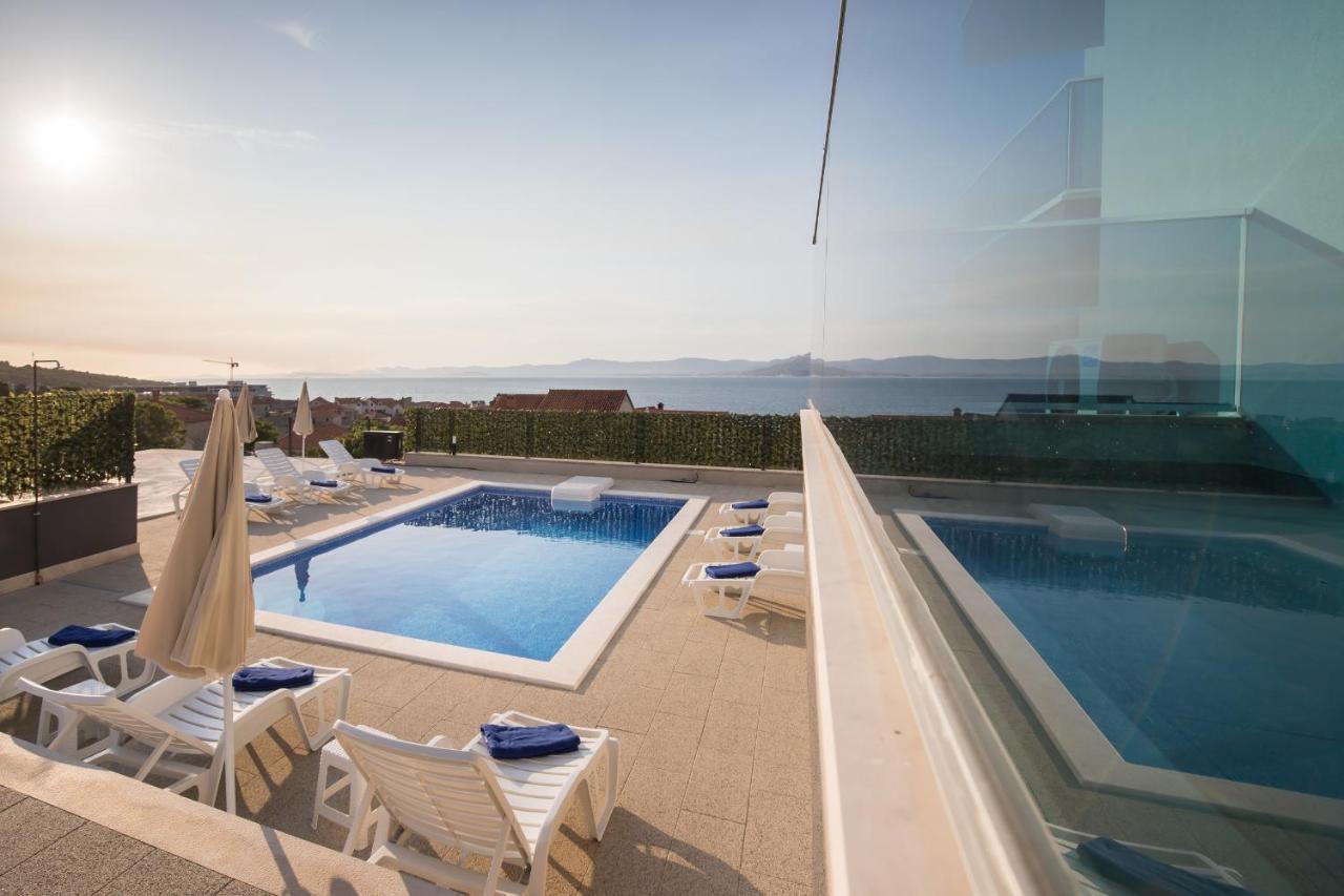 Apartments Blueview Postira Luaran gambar