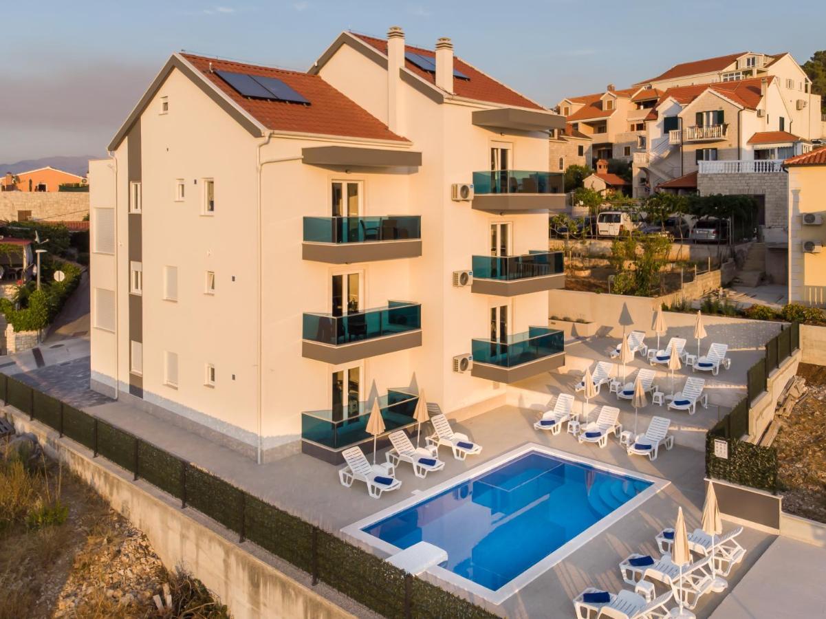 Apartments Blueview Postira Luaran gambar