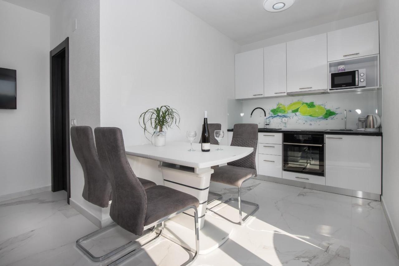 Apartments Blueview Postira Luaran gambar