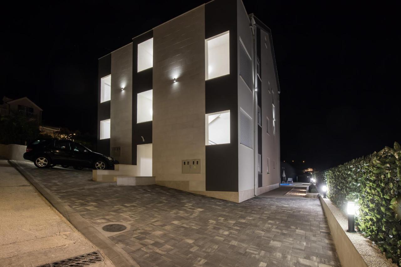Apartments Blueview Postira Luaran gambar